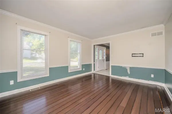 896 Twin Pine DR, Des Peres, MO 63122