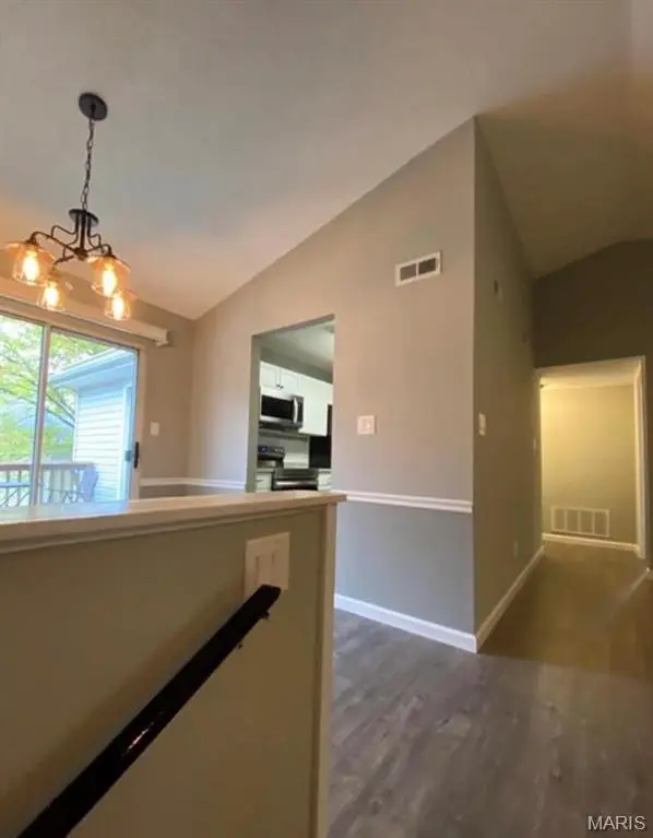 8865 Flamingo Ct, Brentwood, MO 63144