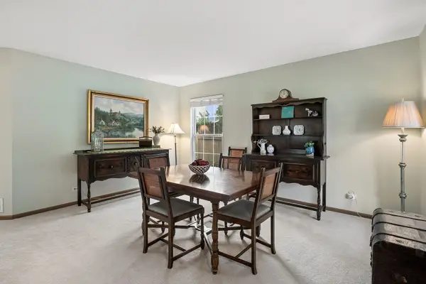 32 E Dahlia LN, Round Lake Beach, IL 60073