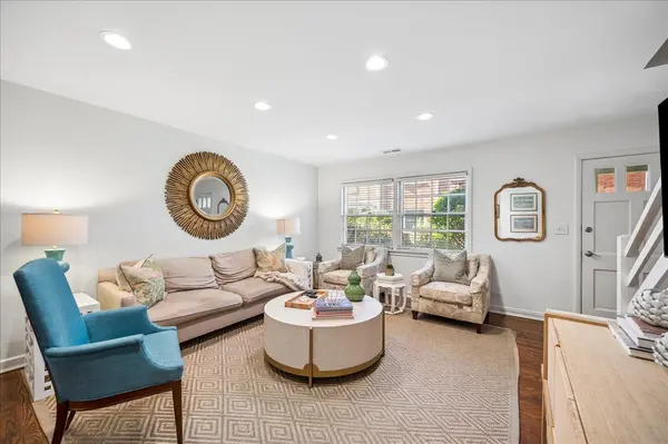 602 Lincoln AVE, Winnetka, IL 60093