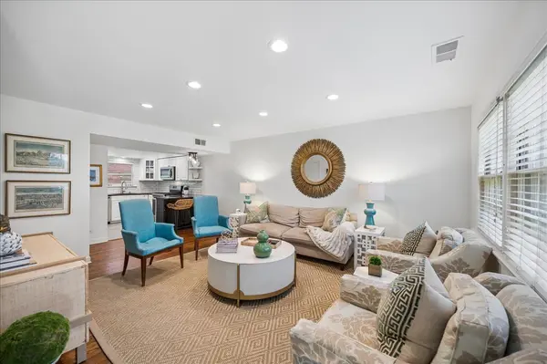 602 Lincoln AVE, Winnetka, IL 60093