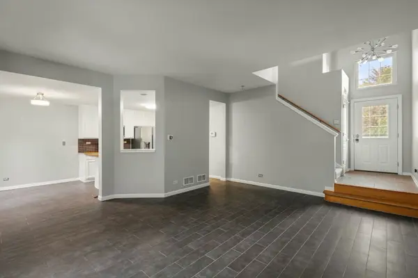 495 Metropolitan ST #495, Aurora, IL 60502