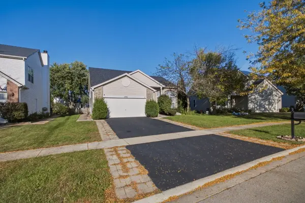 1776 Autumn Woods LN, Romeoville, IL 60446