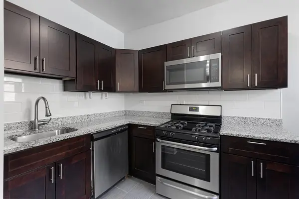 1104 W Glenlake AVE #1, Chicago, IL 60660