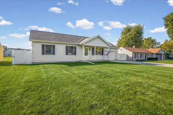 8404 Ellsworth PL, Merrillville, IN 46410