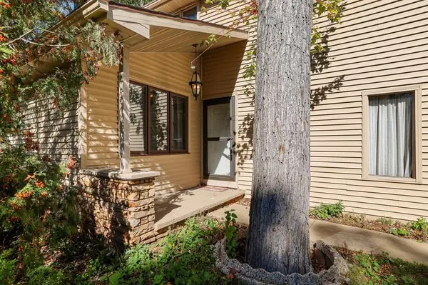 2911 S DELLWOOD ST, Appleton, WI 54915