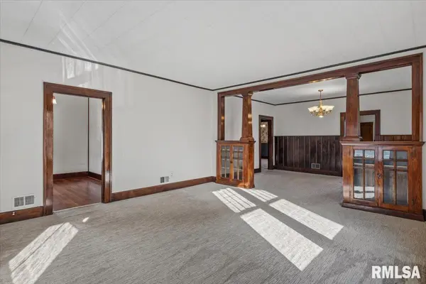 221 W DODDS ST, Divernon, IL 62530