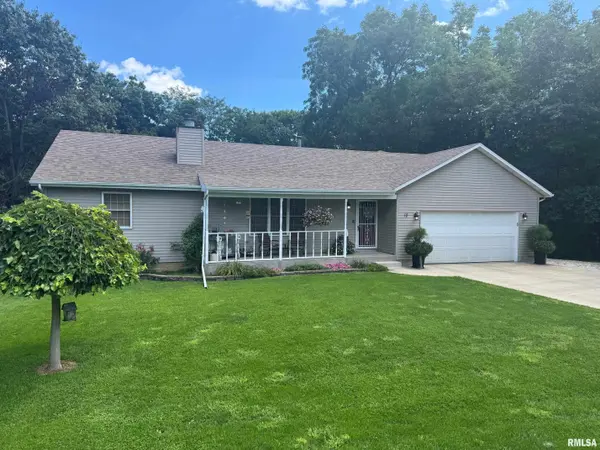 10 CORNWALL AVE, Mackinaw, IL 61755