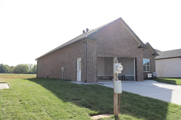 225 Harvest Moon Dr, Clarksville, TN 37043