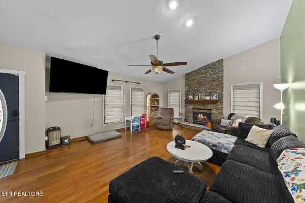 71 Creekway Drive, Crossville, TN 38555