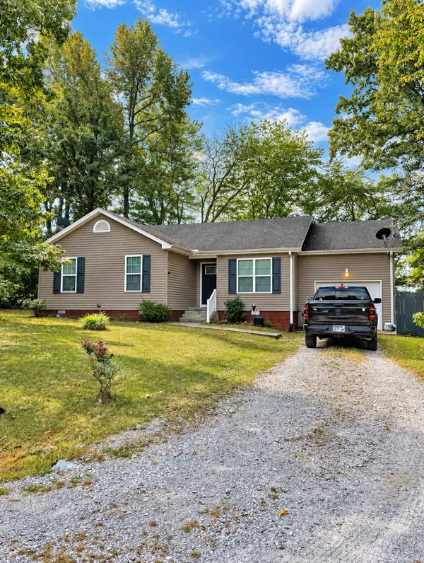 125 Silver Leaf Cir, Dickson, TN 37055