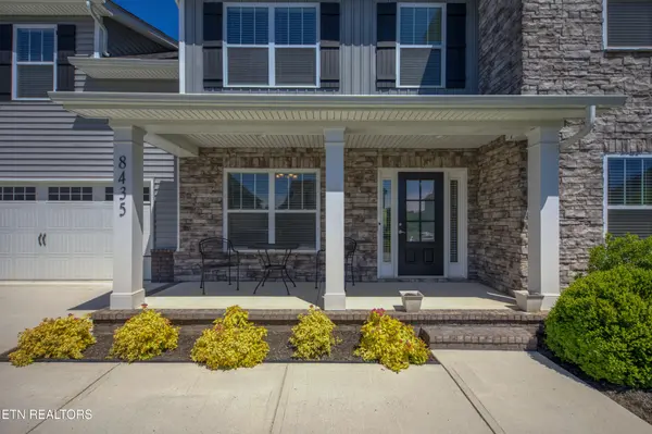 8435 Creek Valley Lane, Knoxville, TN 37931