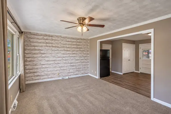 1501 Beach St, Salina, KS 67401
