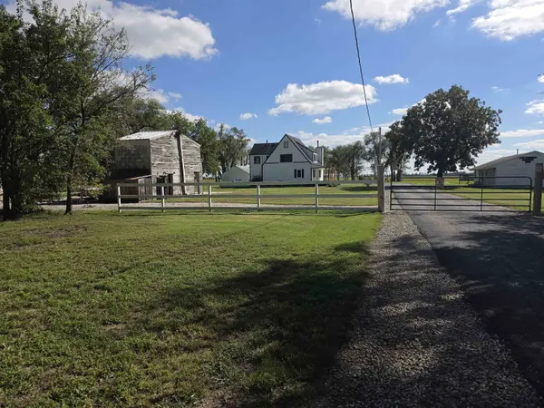 10003 NW 108th St, Moundridge, KS 67107