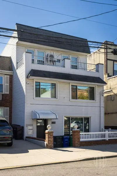 79-34 68th AVE, Middle Village, NY 11379