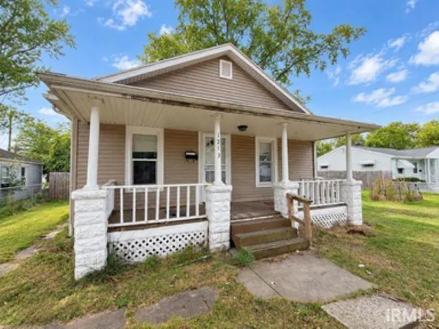 1213 Huey ST, South Bend, IN 46628-2912