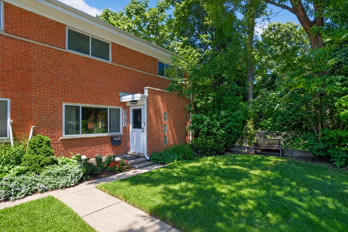 215 Dodge AVE #F, Evanston, IL 60202