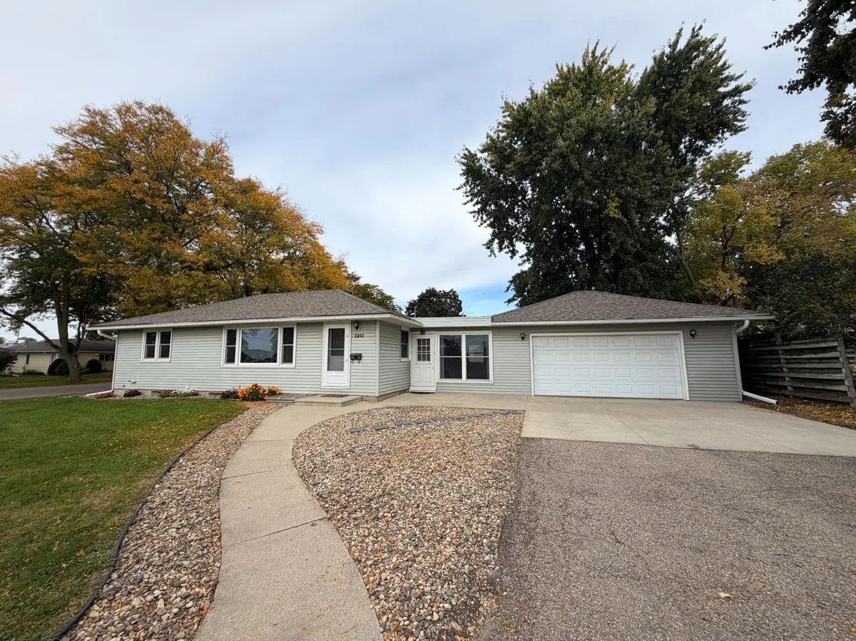 1211 9th ST NW, Rochester, MN 55901