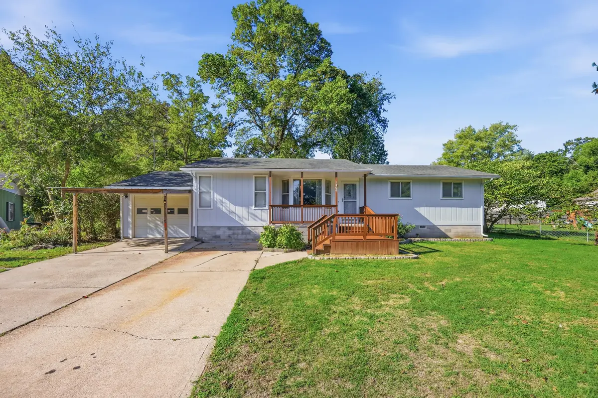 1406 Knapp CT, Neosho, MO 64850