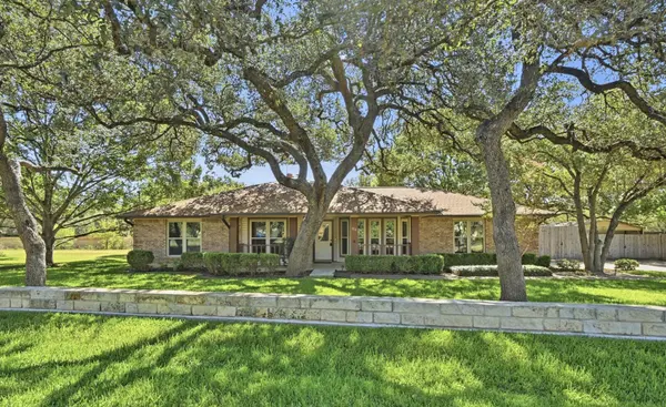 810 Pine Siskin DR, Buda, TX 78610