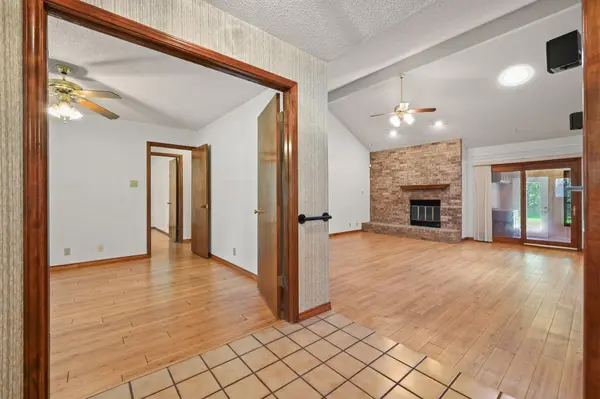 810 Pine Siskin DR, Buda, TX 78610