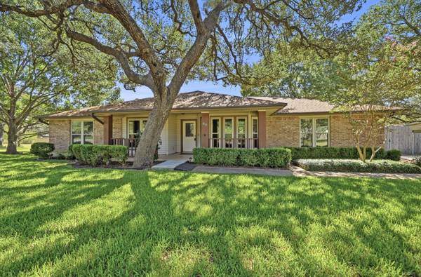 810 Pine Siskin DR, Buda, TX 78610