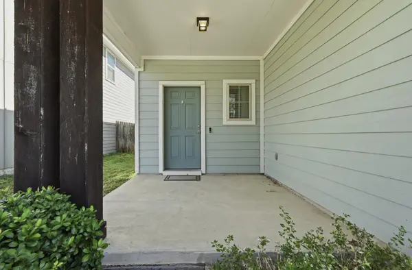 528 Twisted Oaks LN, Buda, TX 78610