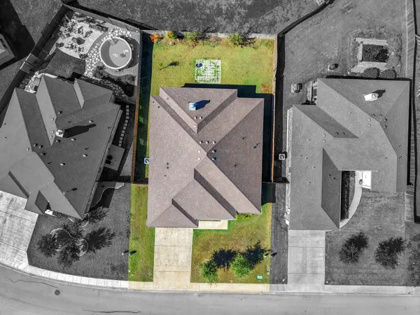 208 Terry Meadow LN, Jarrell, TX 76537