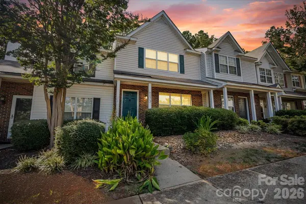 6073 Cougar LN, Charlotte, NC 28269