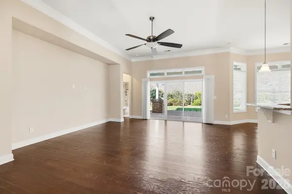 9106 Longvale LN, Charlotte, NC 28214