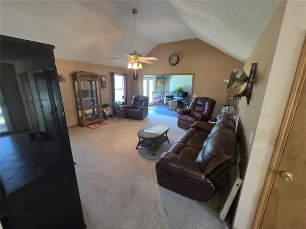 806 Orchid ST, Garden City, MO 64747
