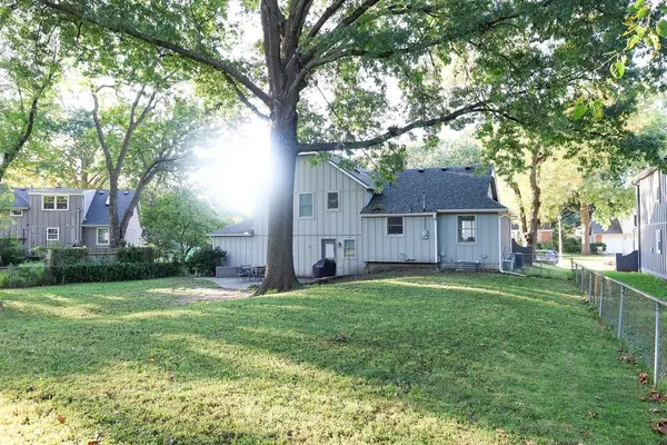 8108 W 96th TER, Overland Park, KS 66212