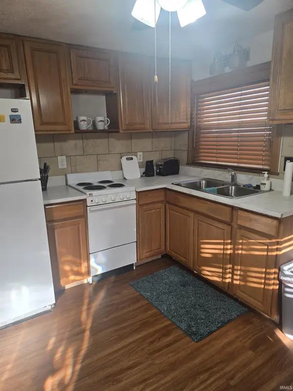 921 Carlton ST, Mishawaka, IN 46544-4557