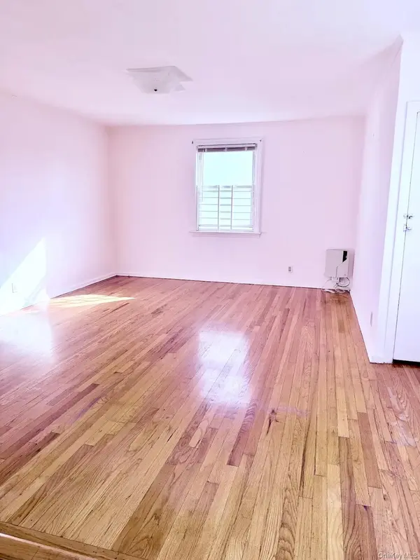 Address not disclosed, Valley Stream, NY 11580
