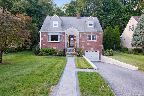 24 Dogwood DR, Scarsdale, NY 10583