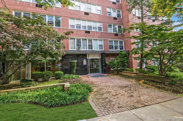 87-15 165th ST #7G, Jamaica, NY 11432
