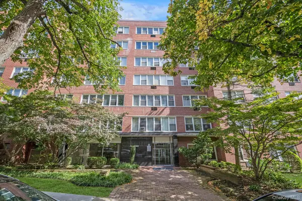 87-15 165th ST #7G, Jamaica, NY 11432