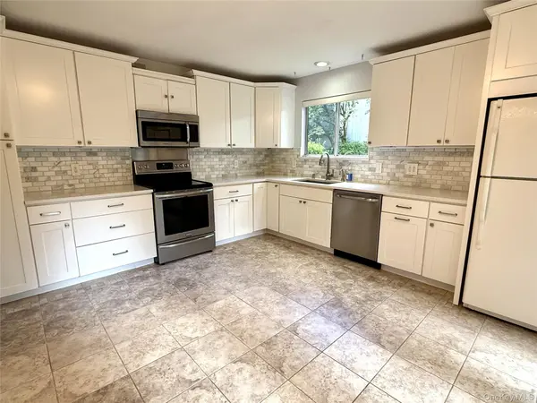 364 Heritage HLS #A, Somers, NY 10589