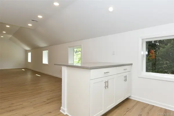 7 Lisa DR, Tuxedo Park, NY 10987