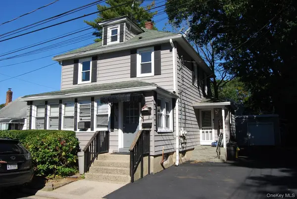 62 Cross ST #upper, Locust Valley, NY 11560
