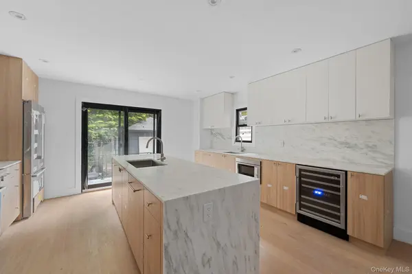 6923 Alderton ST, Rego Park, NY 11374