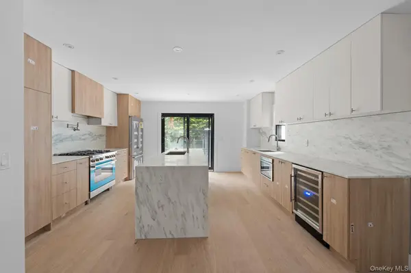 6923 Alderton ST, Rego Park, NY 11374