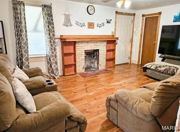 1408 Pine St, Dexter, MO 63841
