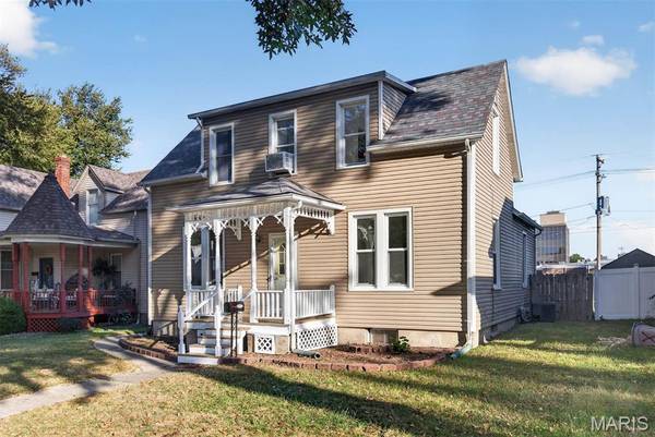 1011 13th ST, Highland, IL 62249