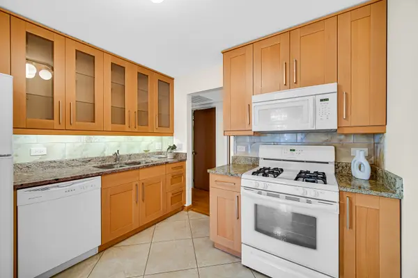 235 Blossom CT #235, Buffalo Grove, IL 60089