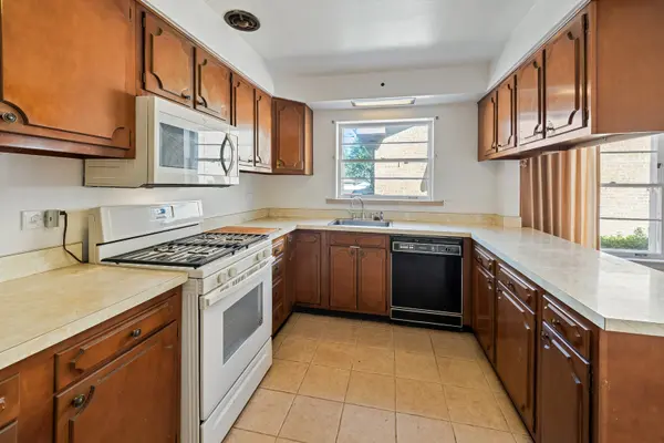 3600 W 99th ST, Evergreen Park, IL 60805