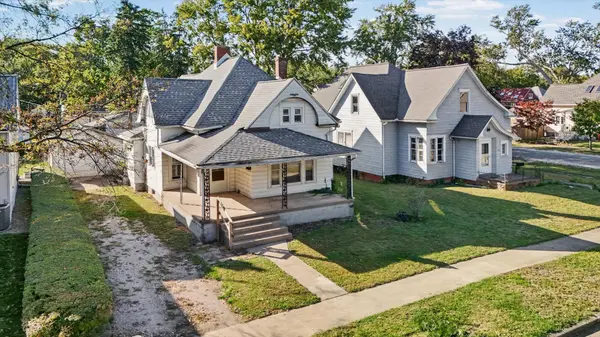 10 N Oak ST, Villa Grove, IL 61956