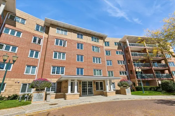 710 CREEKSIDE DR #504, Mount Prospect, IL 60056