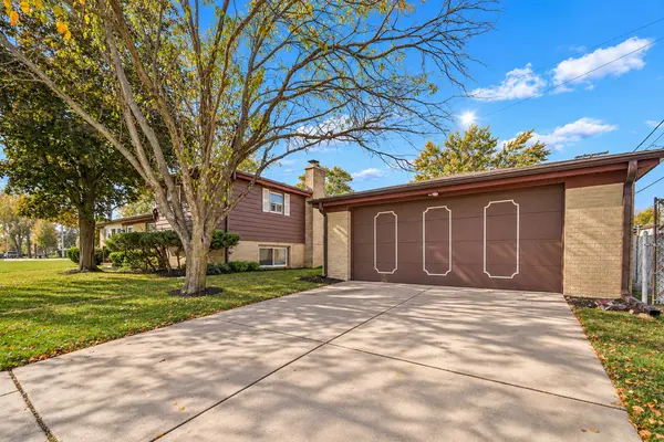 36 S Highview AVE, Addison, IL 60101