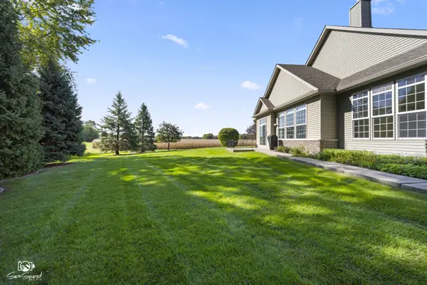 672 Sanctuary LN, Joliet, IL 60435